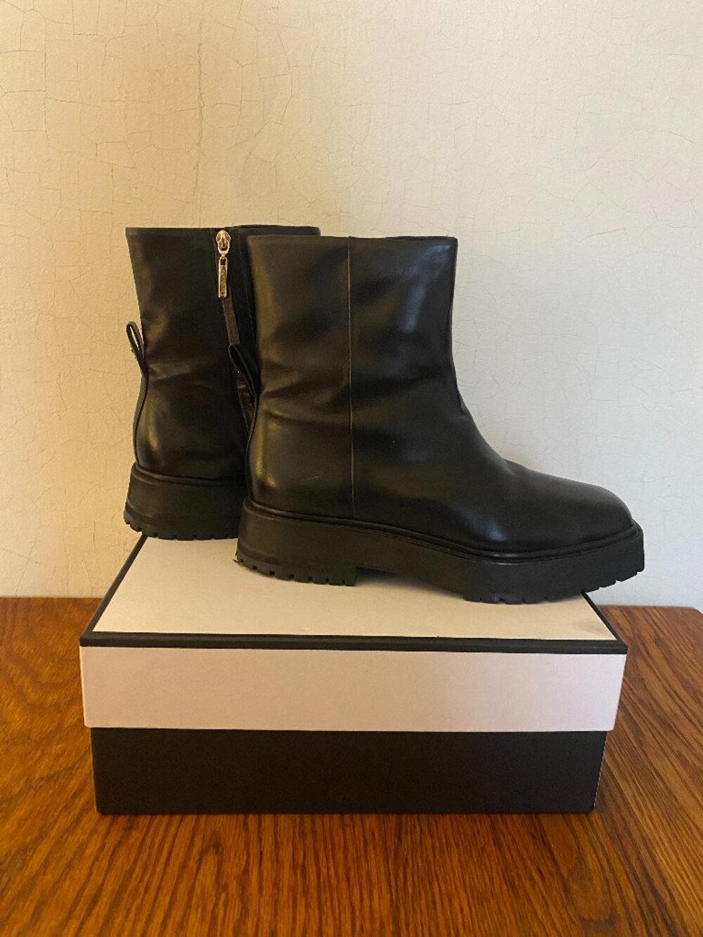 Larroudé Women's Black Boots
